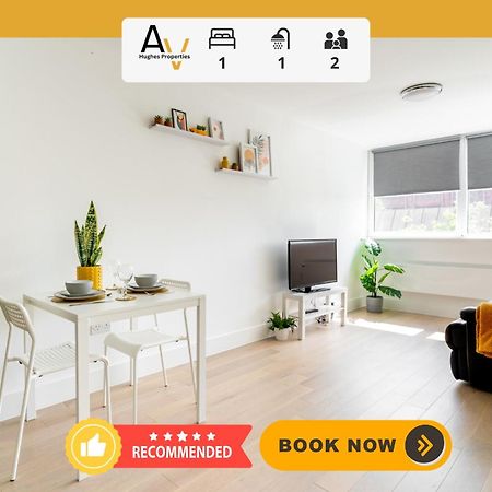 Stylish One-Bedroom Apartment - Free Wi-Fi, 4 Mins From Station, Perfect For Business Stays By Av Hughes Properties 밀턴 케인즈 외부 사진
