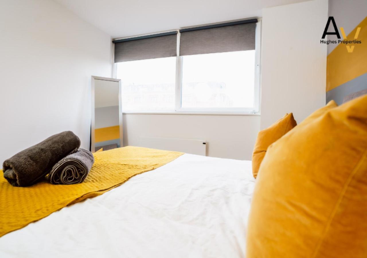 Stylish One-Bedroom Apartment - Free Wi-Fi, 4 Mins From Station, Perfect For Business Stays By Av Hughes Properties 밀턴 케인즈 외부 사진
