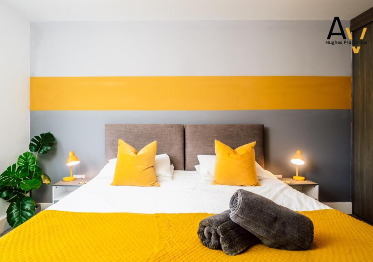 Stylish One-Bedroom Apartment - Free Wi-Fi, 4 Mins From Station, Perfect For Business Stays By Av Hughes Properties 밀턴 케인즈 외부 사진